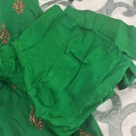 CUSTOM GREEN INDIAN CHURIDAAR PAJAMI SUIT - Picture 6 of 9